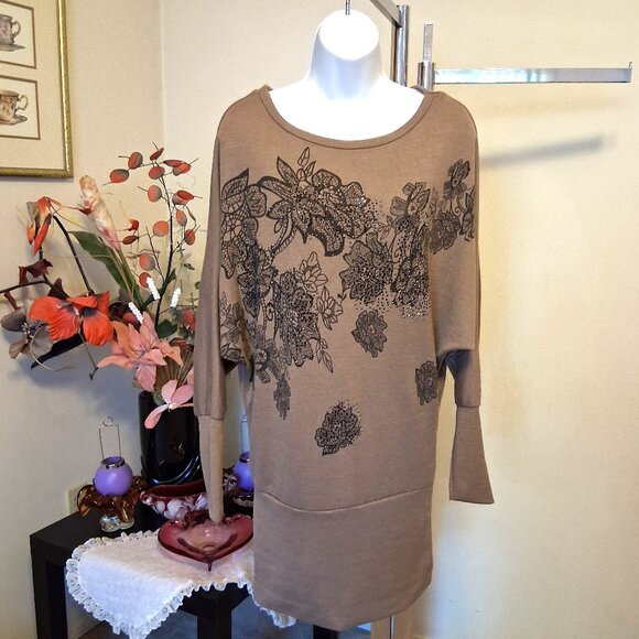 NWOT LUXX Floral Designed Stretchy Cardigan Knit Dress Batwing Sleeve Sweater - Picture 1 of 13